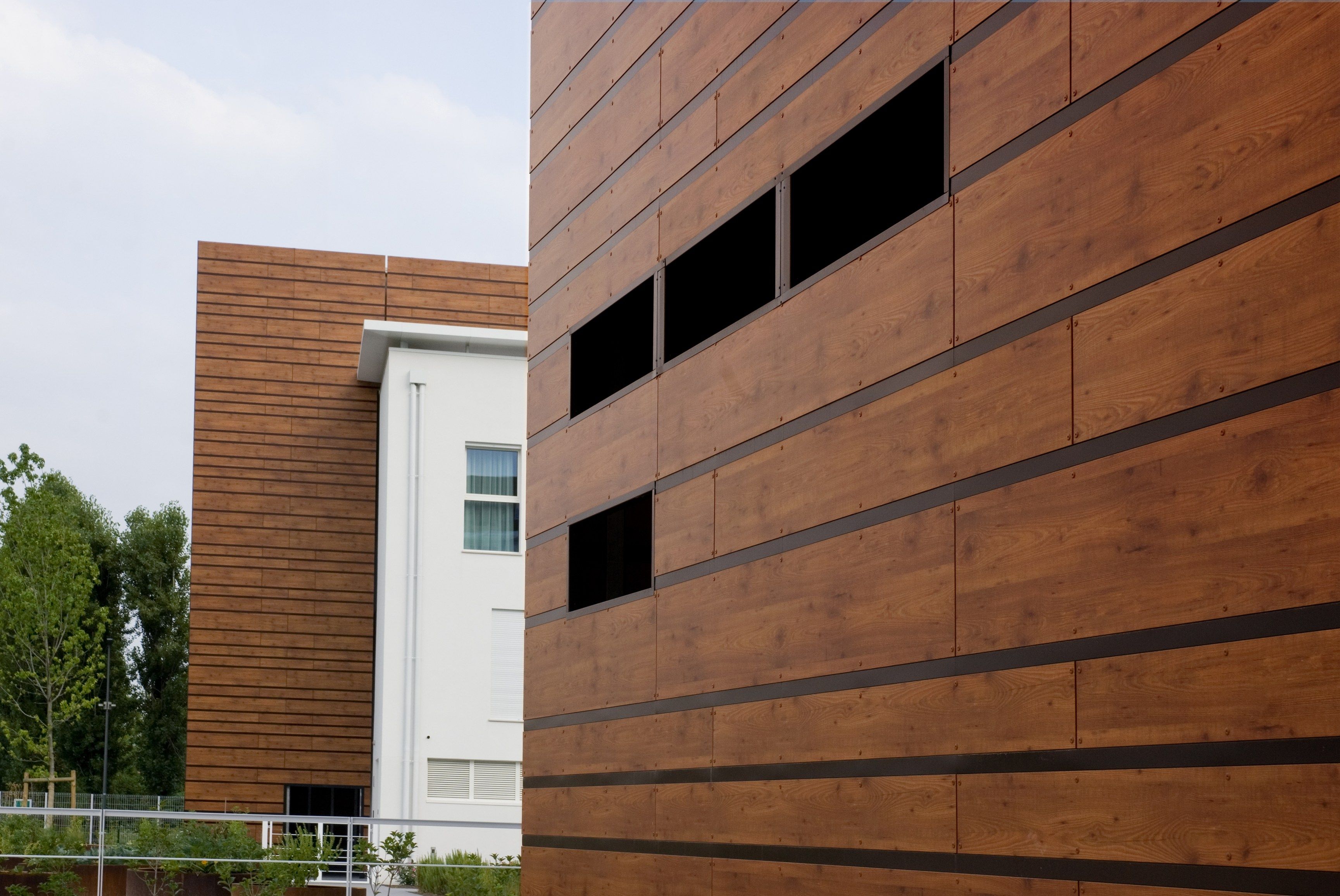 Modern Facade Paneling for Architectural Design Aluminium composite panels perla (1).jpg